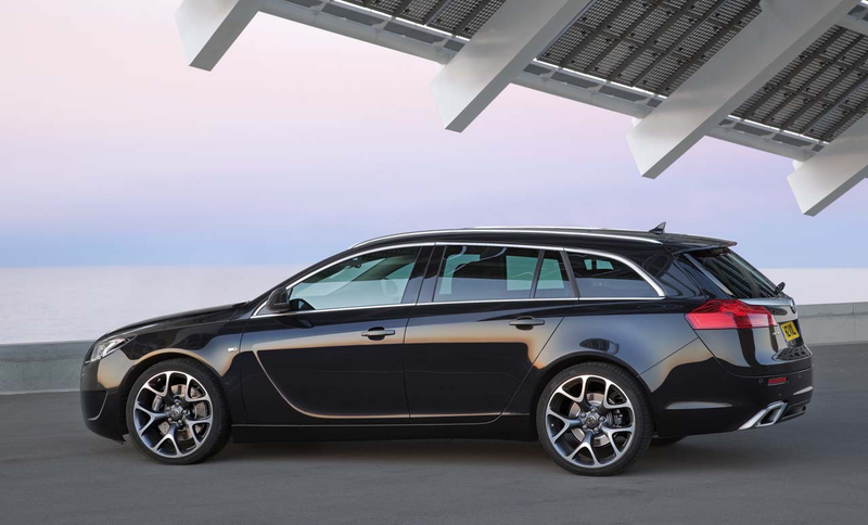 Illustration for article titled Vauxhall Insignia Sport Tourer VXR: A Spectacular 320 HP Wagon You Can't Have
